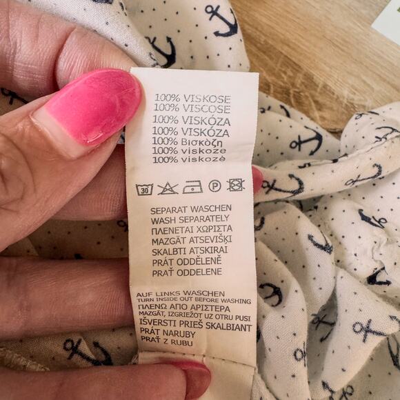 Coliseum Collection-Collared Sleeveless Buttoned Navy Anchor Top-Women’s Medium - Picture 10 of 10